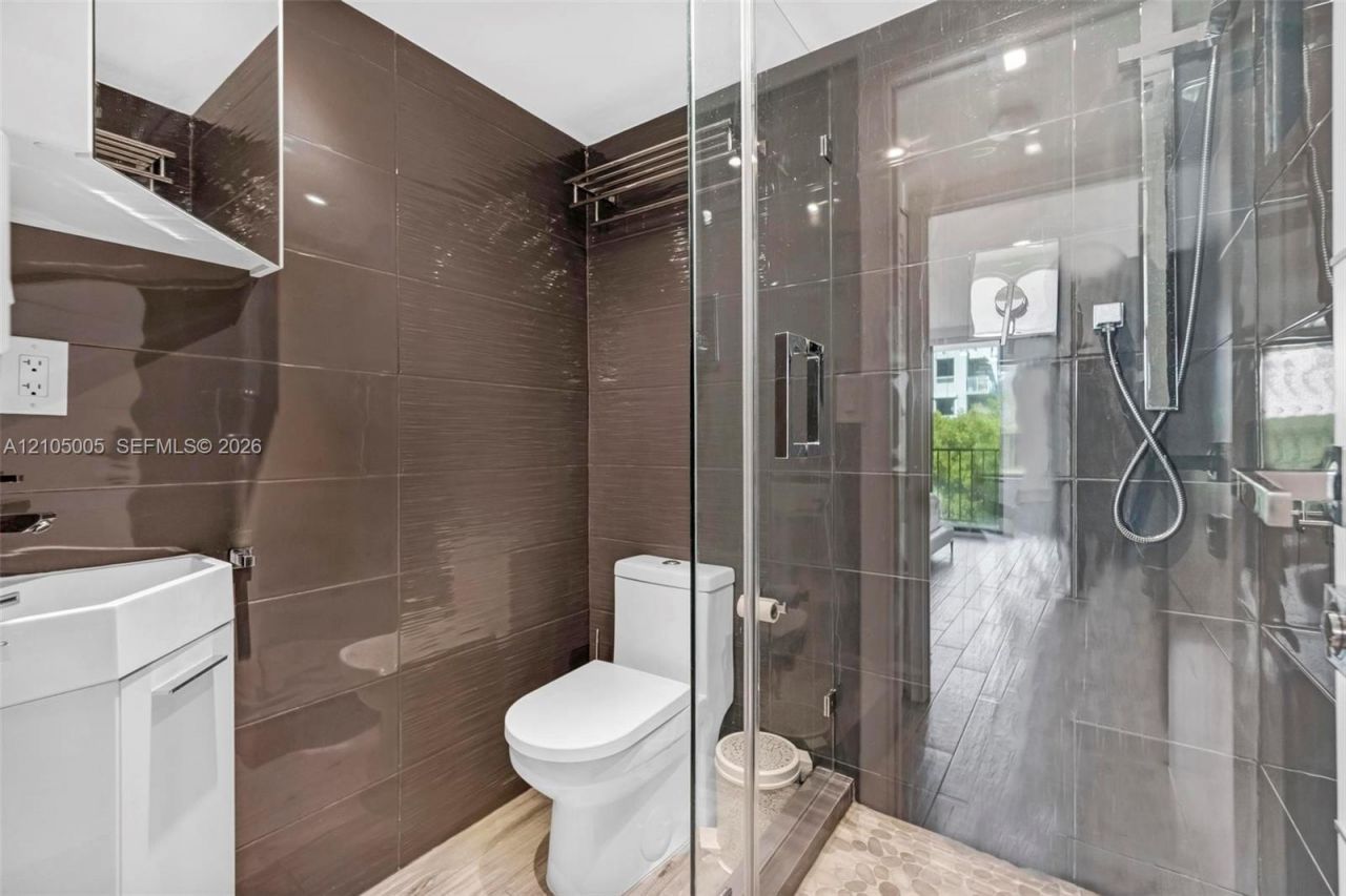 2625 Collins Ave , Unit 318, Miami Beach, FL 33140 Photo