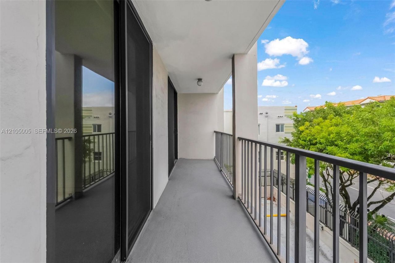 2625 Collins Ave , Unit 318, Miami Beach, FL 33140 Photo