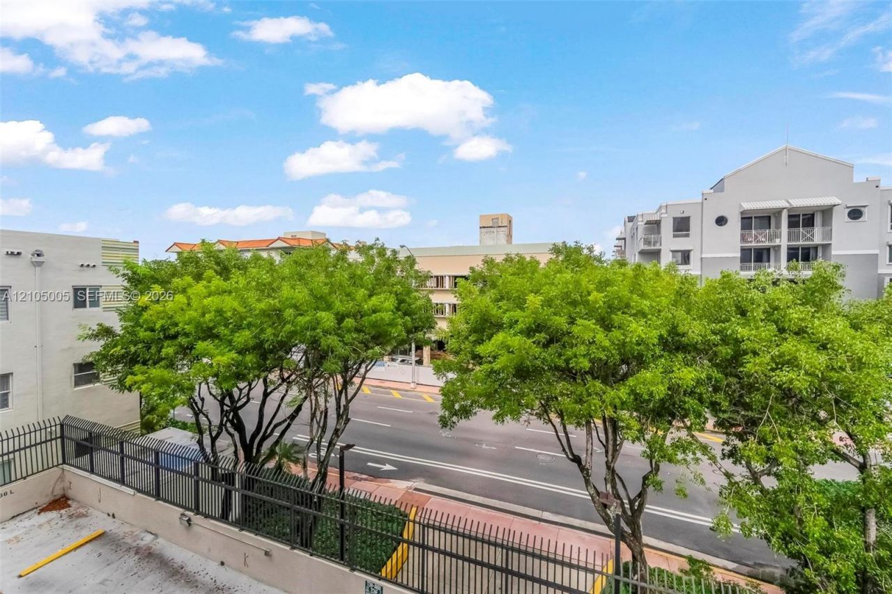 2625 Collins Ave , Unit 318, Miami Beach, FL 33140 Photo