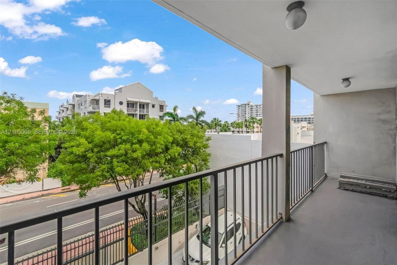 2625 Collins Ave , Unit 318, Miami Beach, FL 33140 Photo