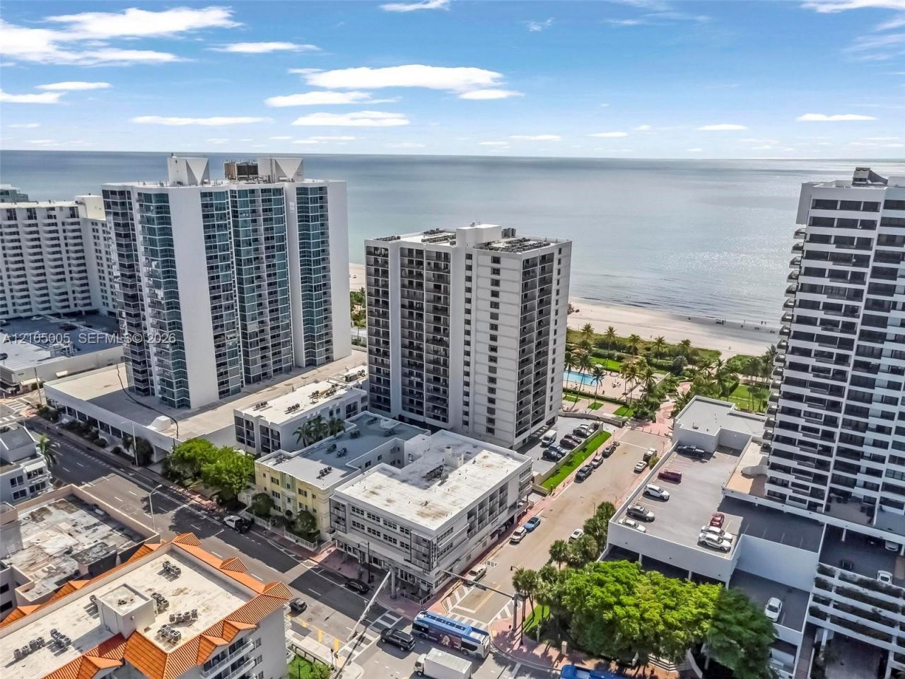 2625 Collins Ave , Unit 318, Miami Beach, FL 33140 Photo