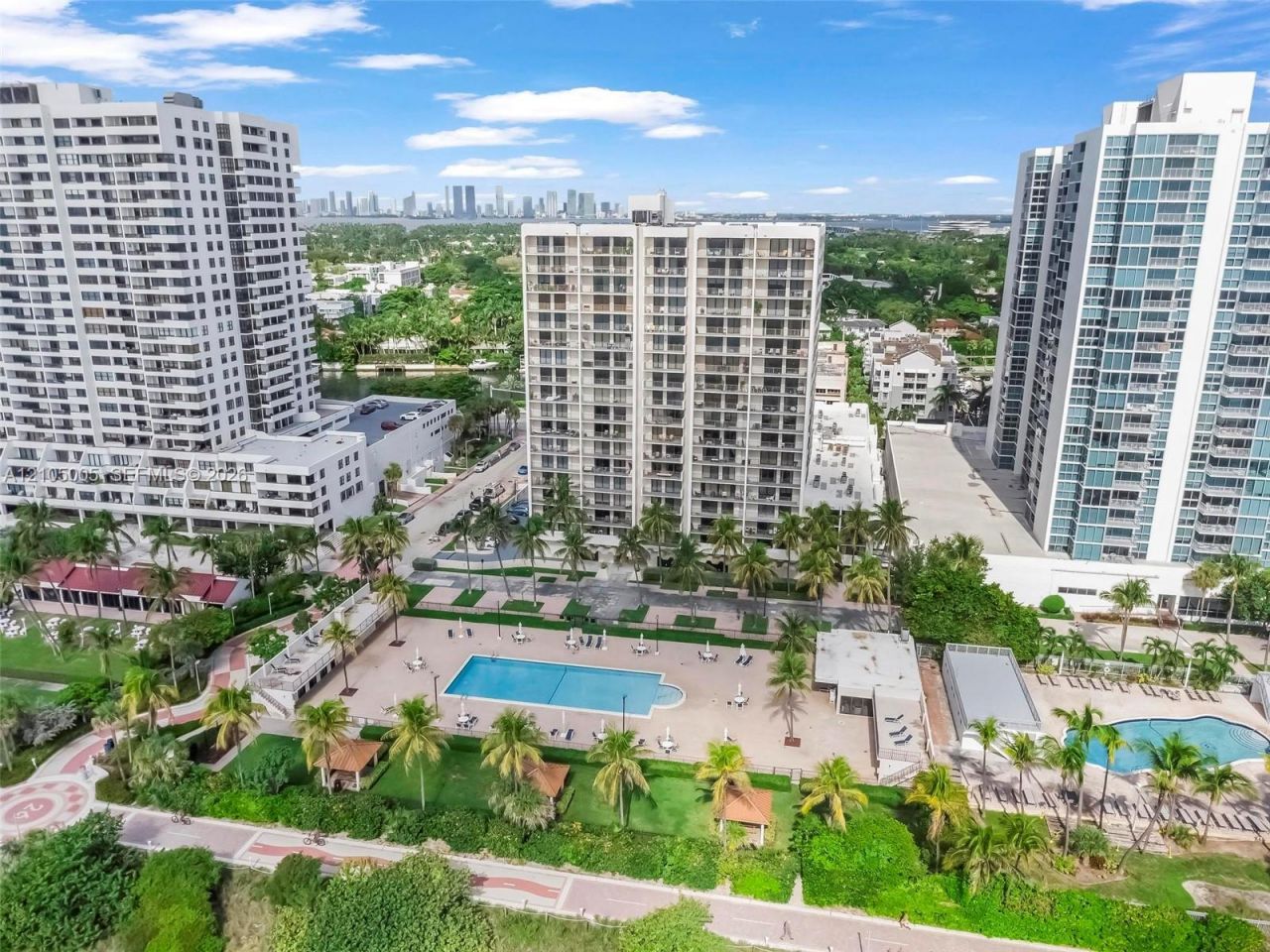 2625 Collins Ave , Unit 318, Miami Beach, FL 33140 Photo