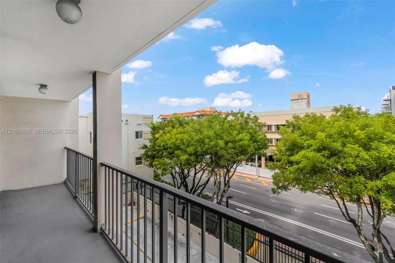2625 Collins Ave , Unit 318, Miami Beach, FL 33140 Photo