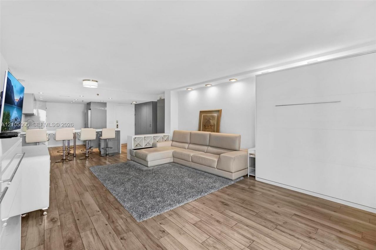 2625 Collins Ave , Unit 318, Miami Beach, FL 33140 Photo