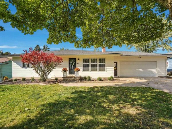 3426 Rosehill Terrace, Waterloo, IA 50701
