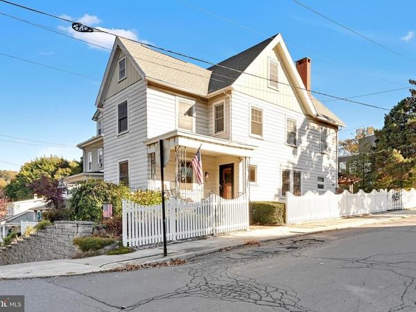 40 S JACKSON STREET , POTTSVILLE, PA 17901
