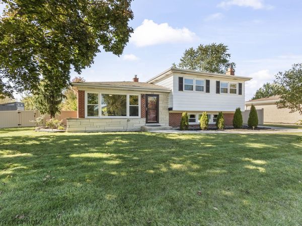 724 S Crestwood Lane , Mount Prospect, IL 60056