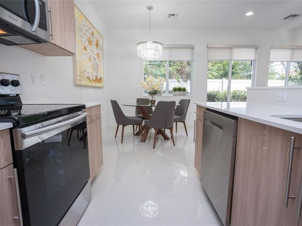 170 SE 7th Way , Pompano Beach, FL 33060