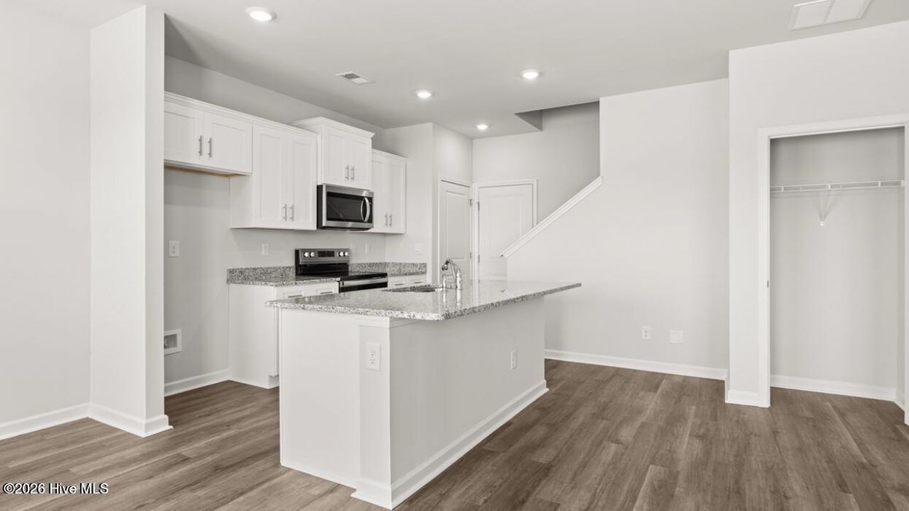 7078 Onyx Row  Photo 6