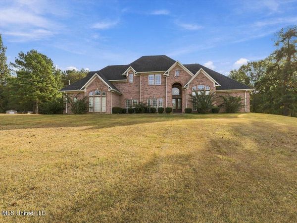 1898 Suzanna Drive, Raymond, MS 39154