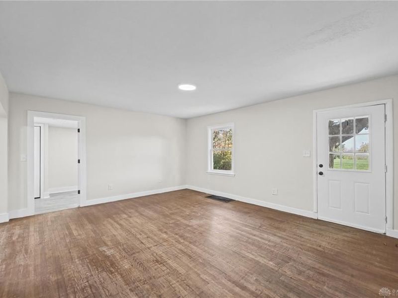 12092 Dille Road, Bethel Township, OH 45344 Photo 5