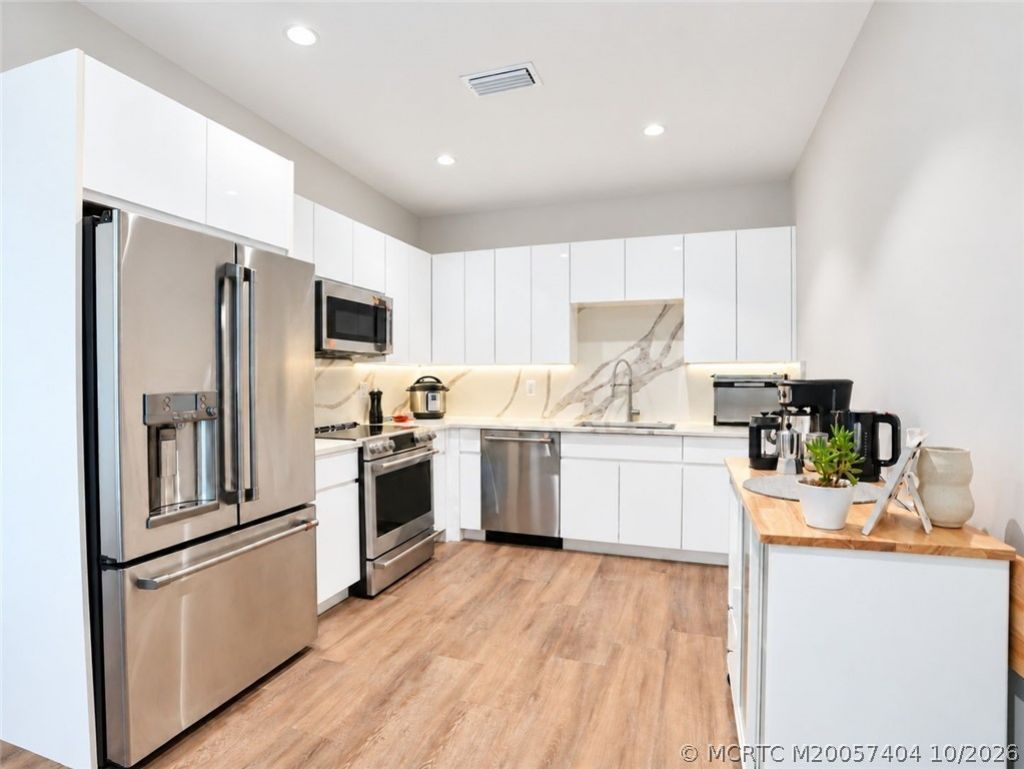 41 Seminole SW Street, Unit Apt #404, Stuart, FL 34994 Photo