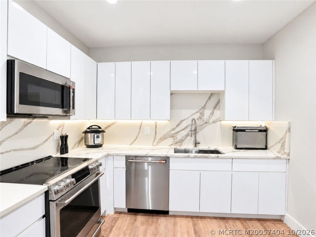 41 Seminole SW Street, Unit Apt #404, Stuart, FL 34994 Photo