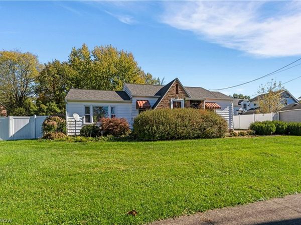 417 Otis Court SE, Girard, OH 44420