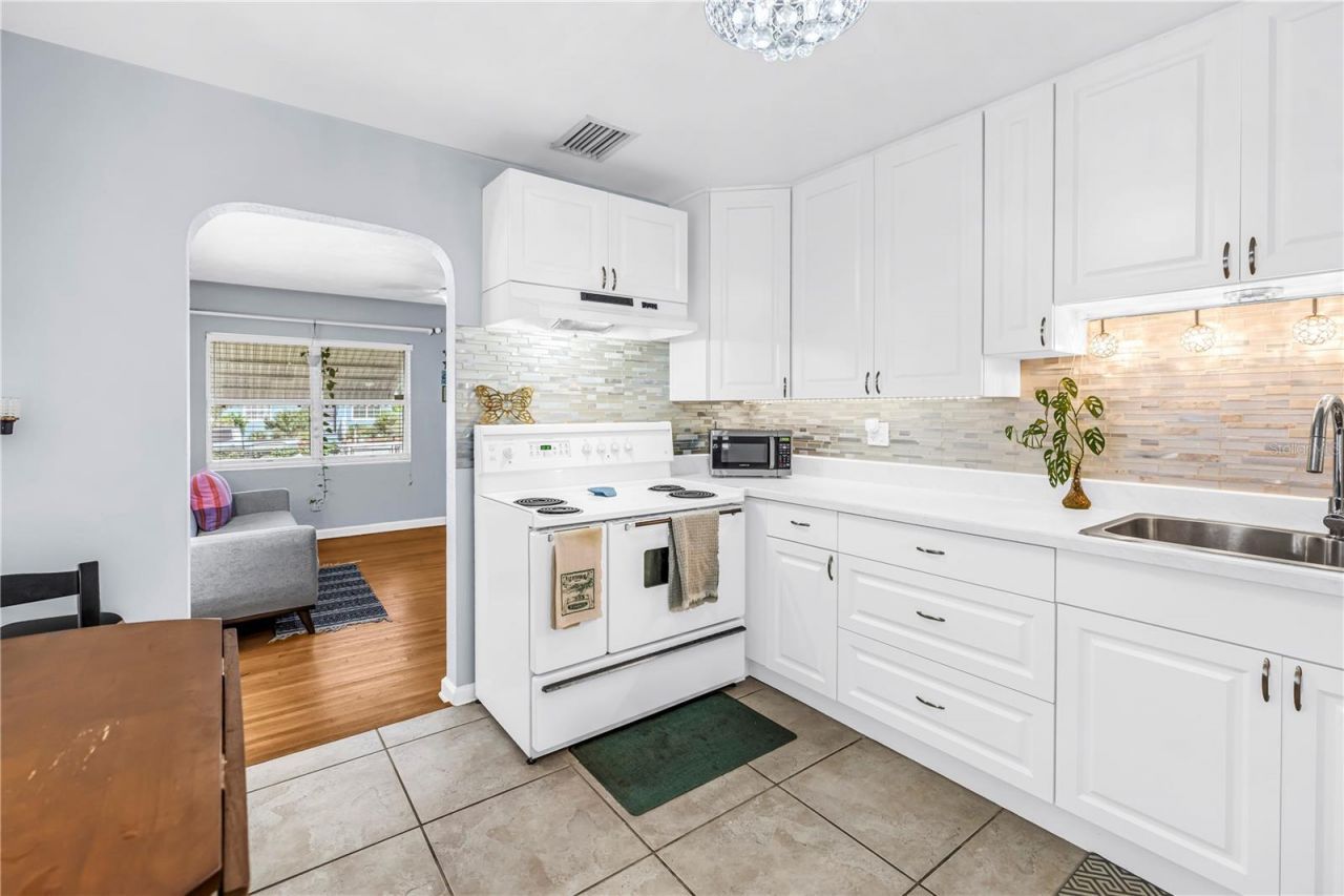 2450 37th Avenue N, Saint Petersburg, FL 33713 Photo