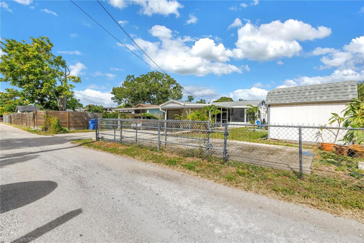 2450 37th Avenue N, Saint Petersburg, FL 33713 Photo