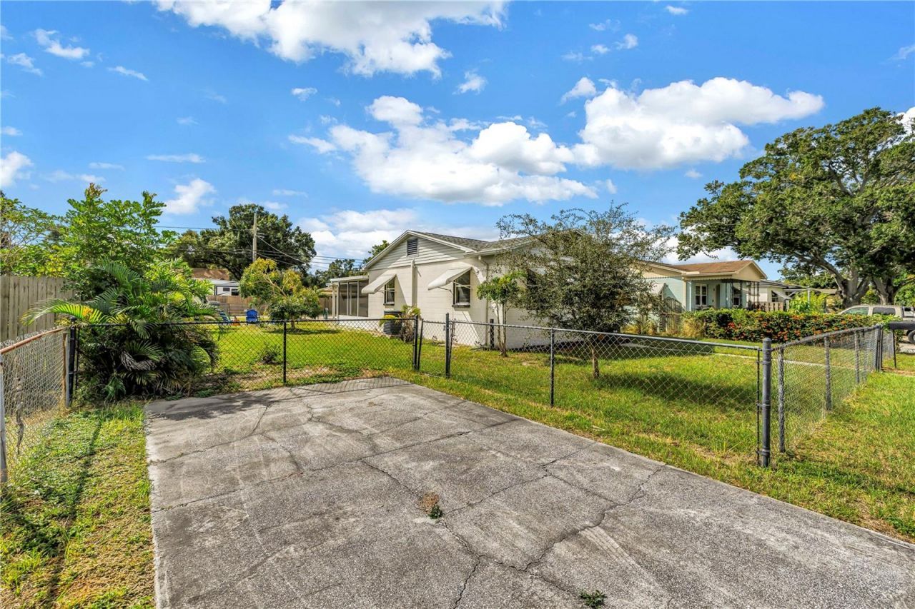 2450 37th Avenue N, Saint Petersburg, FL 33713 Photo