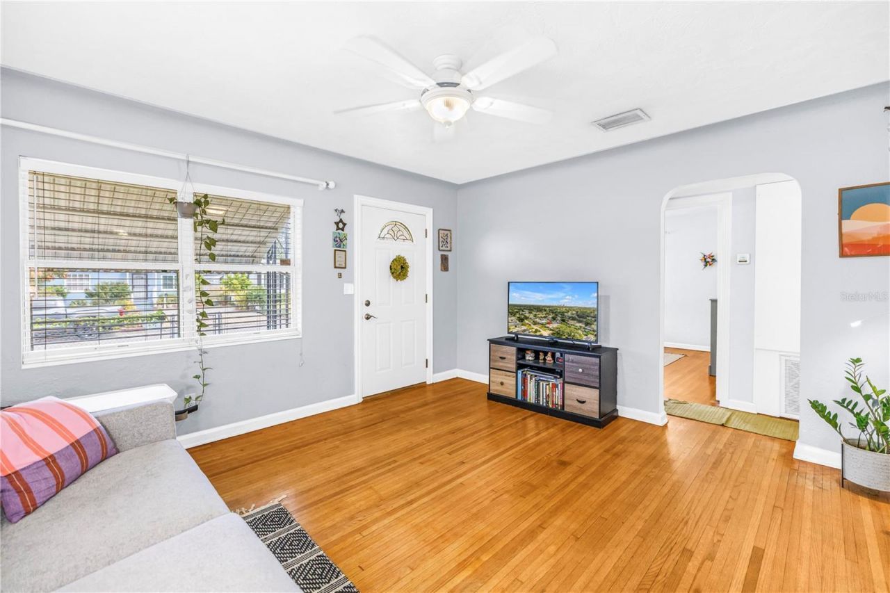 2450 37th Avenue N, Saint Petersburg, FL 33713 Photo