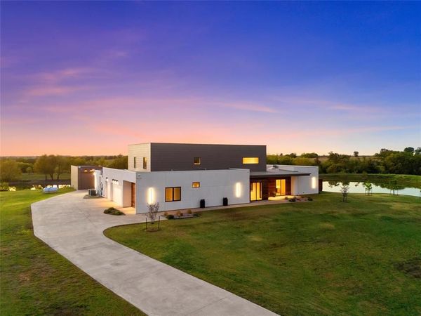 356 Bold Springs Court, West, TX 76691