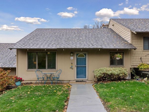 22 Carvers Green, Chaska, MN 55318