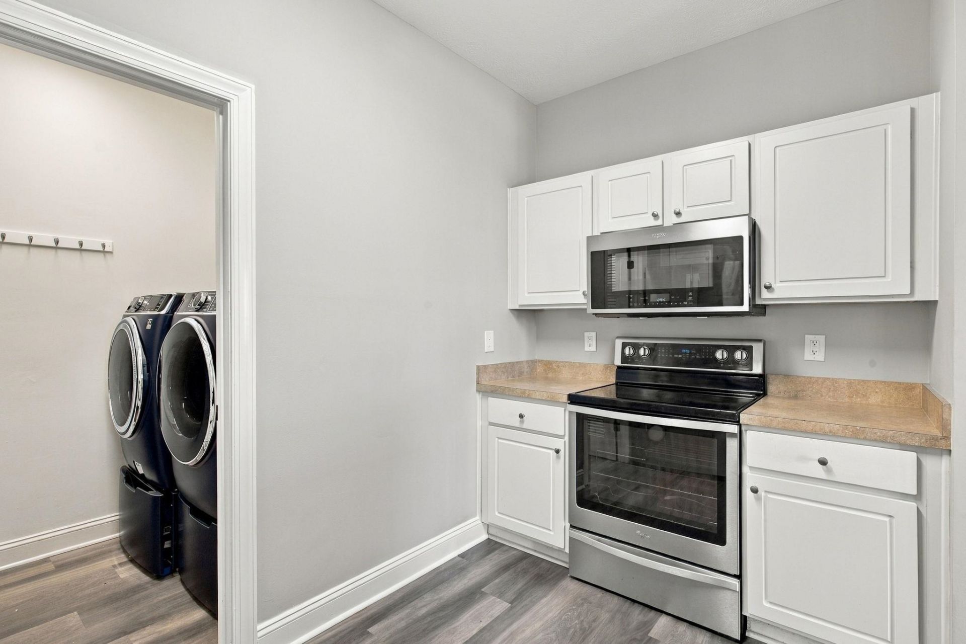5090 Windsor Green Way  Photo 13