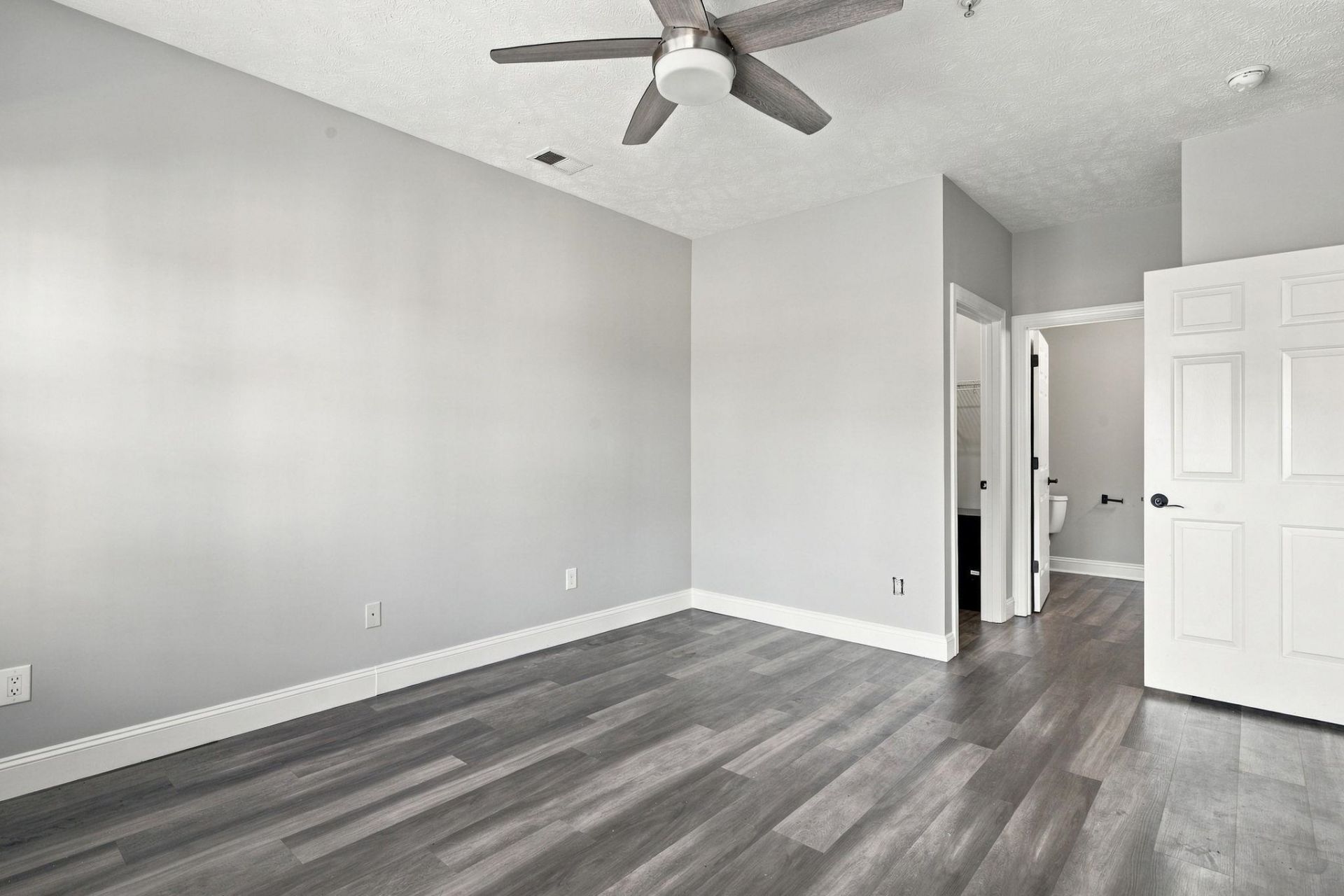 5090 Windsor Green Way  Photo 17