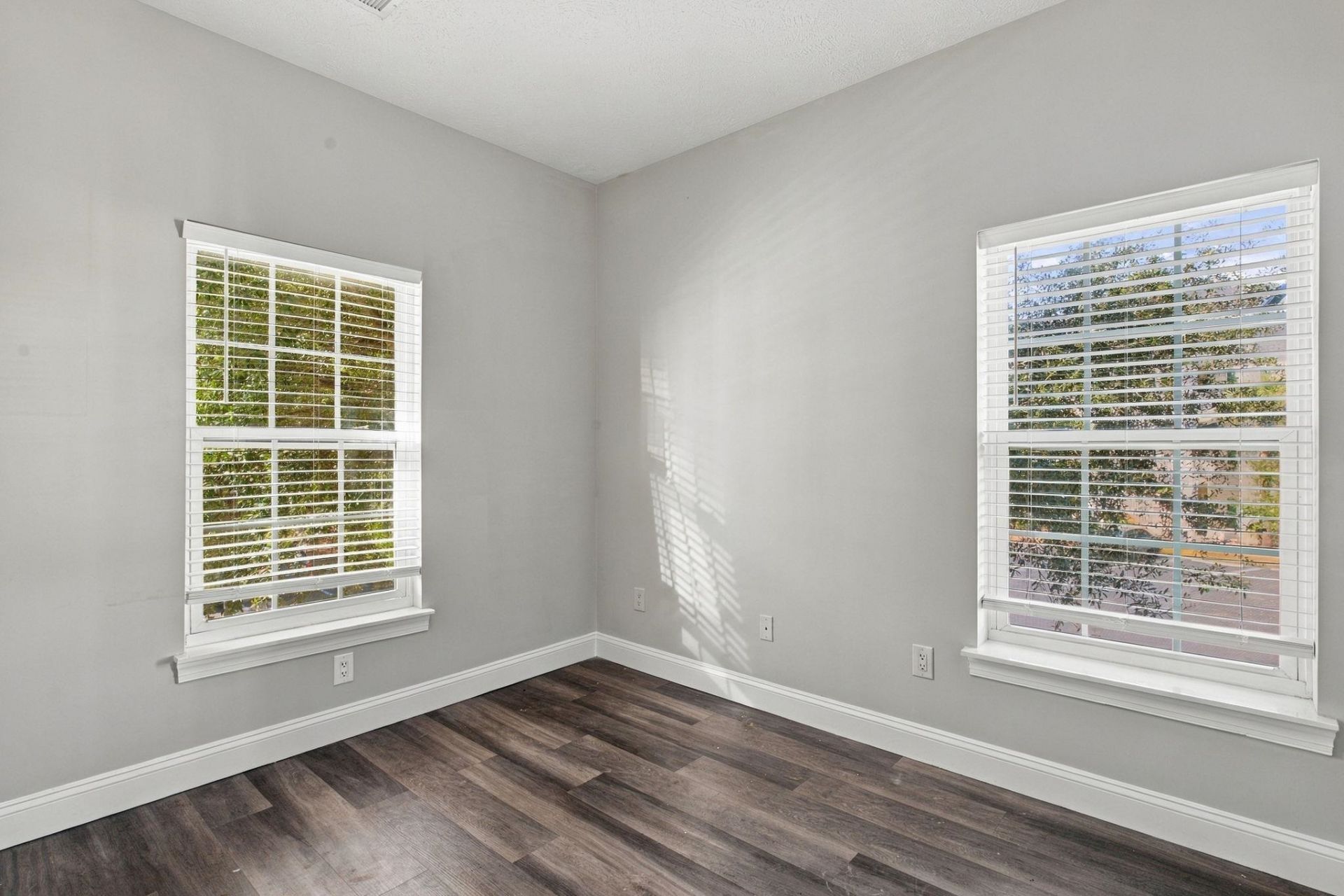 5090 Windsor Green Way  Photo 24