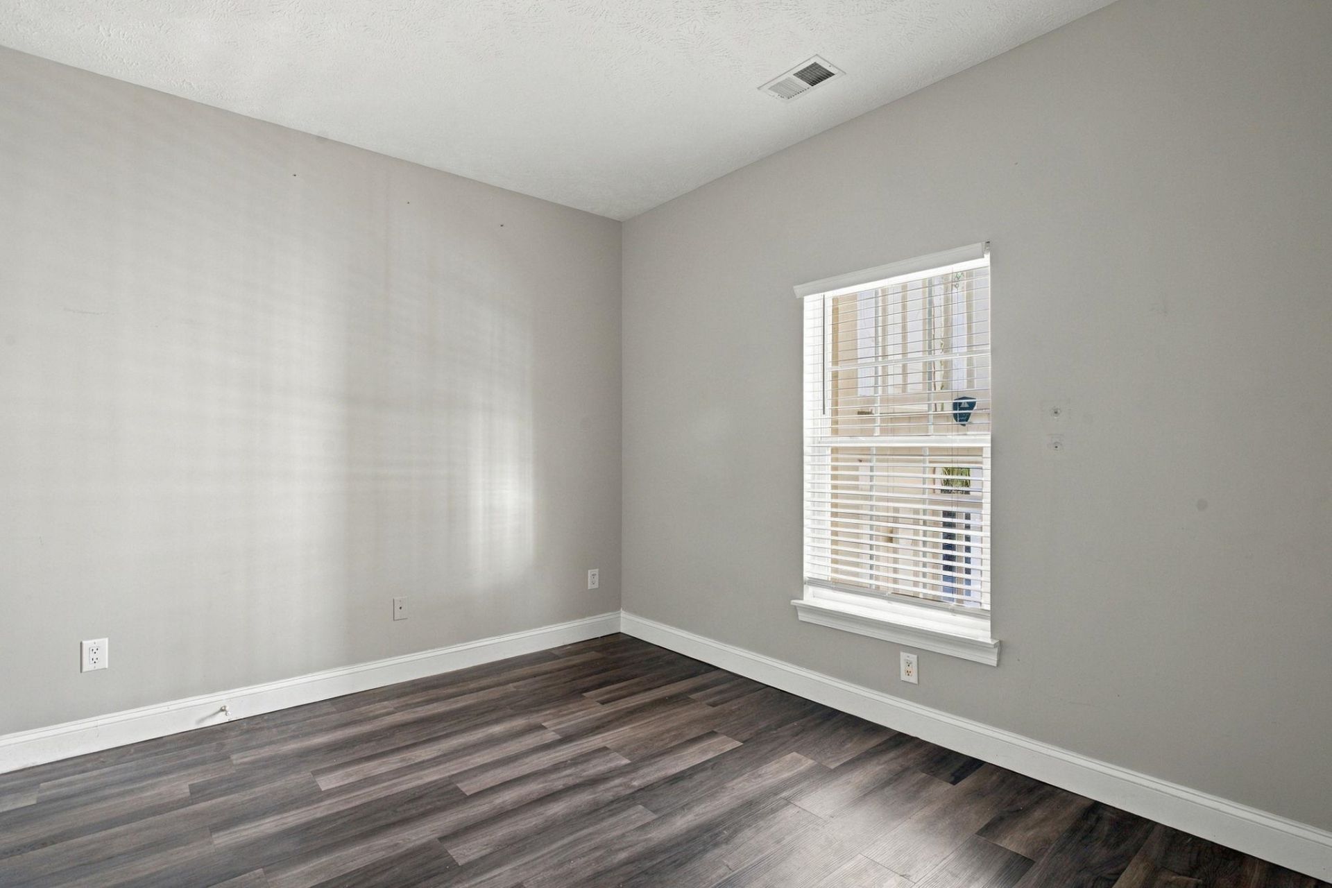 5090 Windsor Green Way  Photo 26