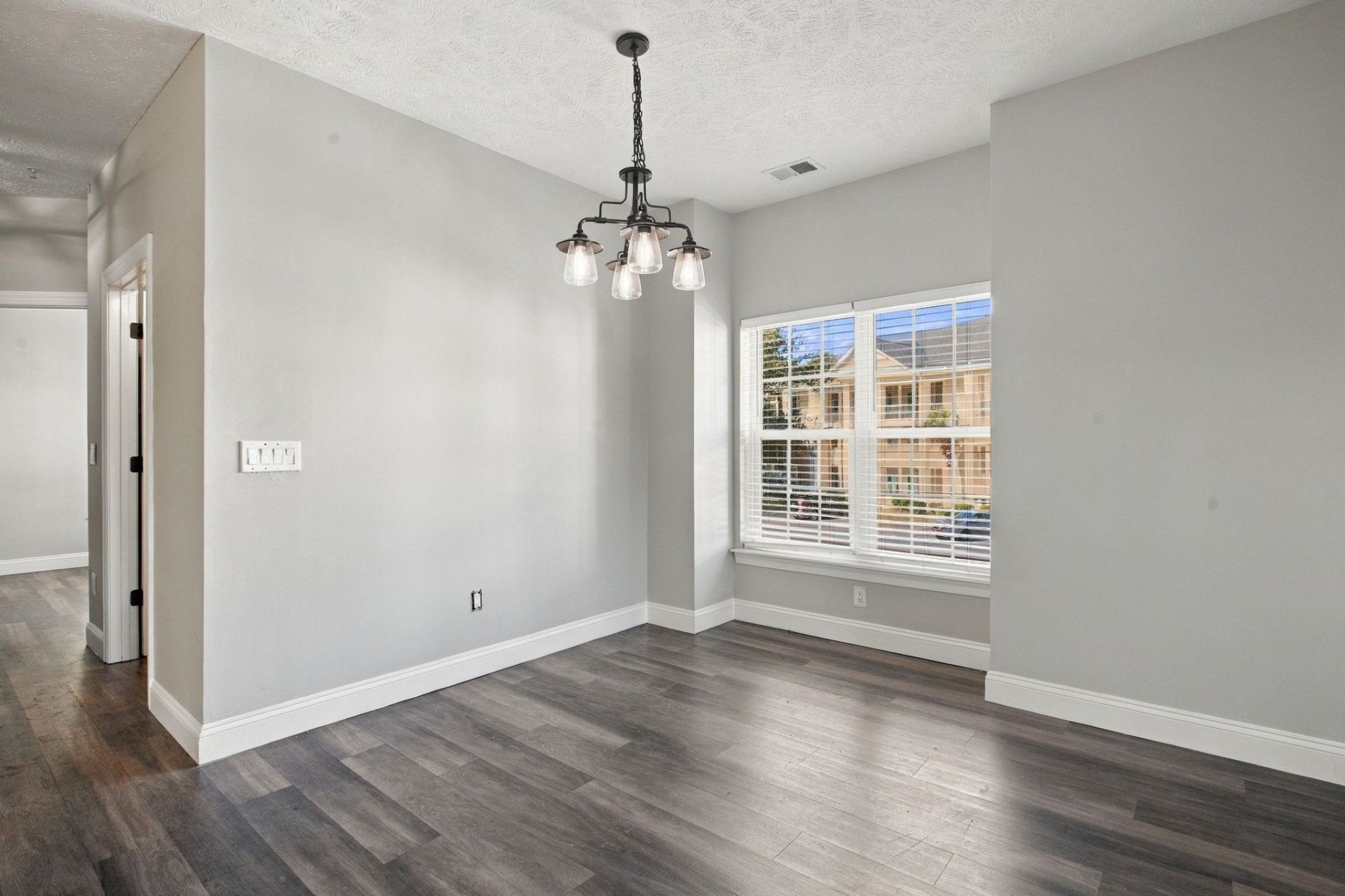 5090 Windsor Green Way  Photo 5