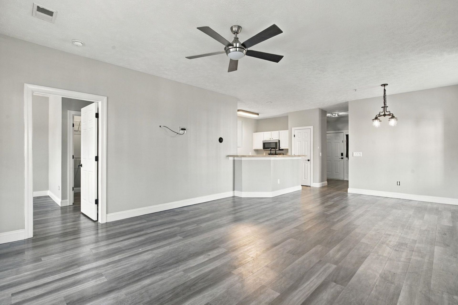 5090 Windsor Green Way  Photo 7