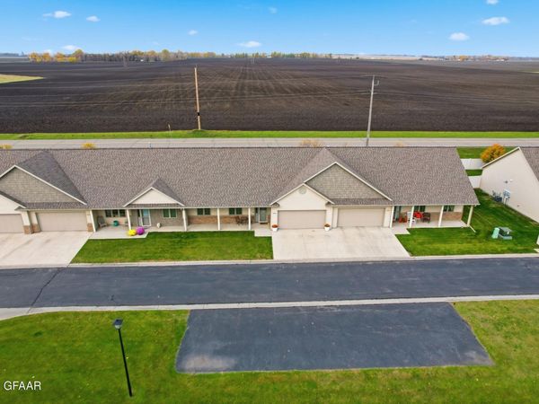 5860 FOUNTAIN VISTA Drive , Grand Forks, ND 58201