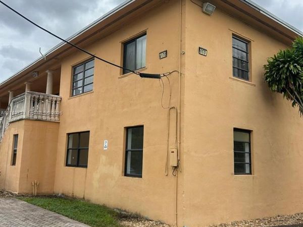 6170 SW 62nd Ter , Unit 4, South Miami, FL 33143