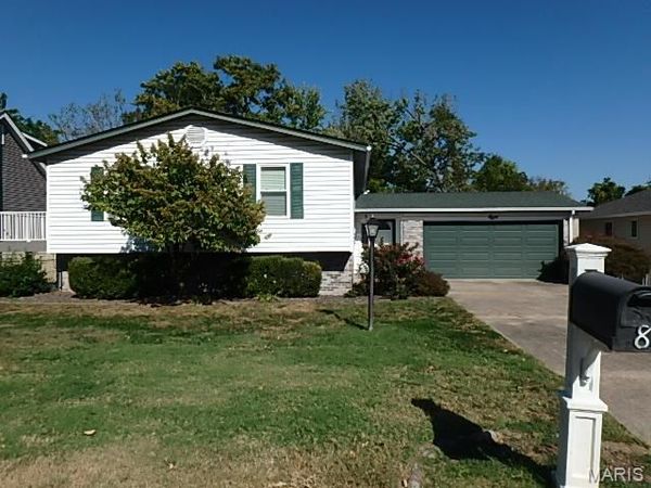 8 Roland Lane , St Peters, MO 63376