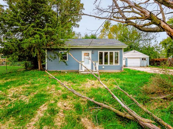 2410 Emlong Street , Joliet, IL 60435