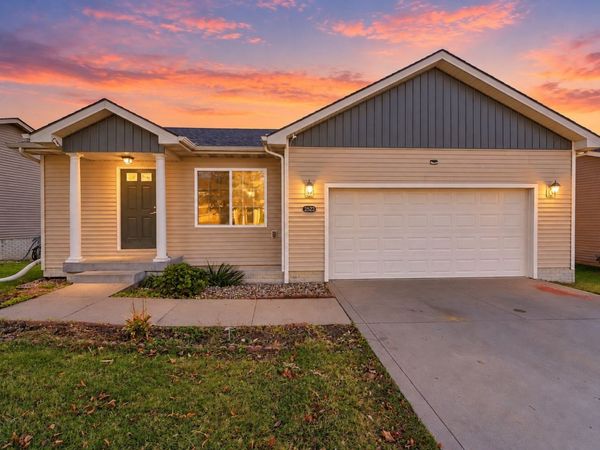 2523 River Meadows Drive, Des Moines, IA 50320