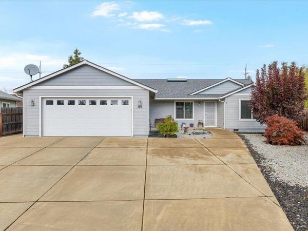 121 Sanger Lane, Cave Junction, OR 97523