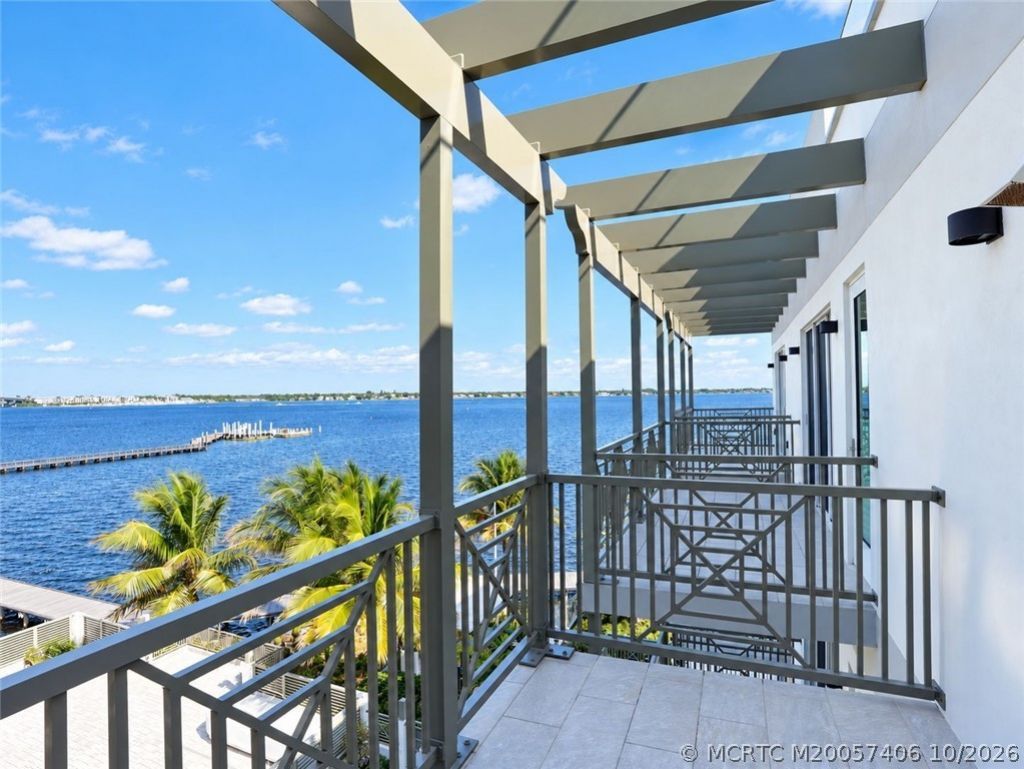 41 SW Seminole Street, Unit Apt# 404, Stuart, FL 34994 Photo
