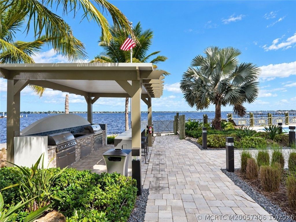 41 SW Seminole Street, Unit Apt# 404, Stuart, FL 34994 Photo