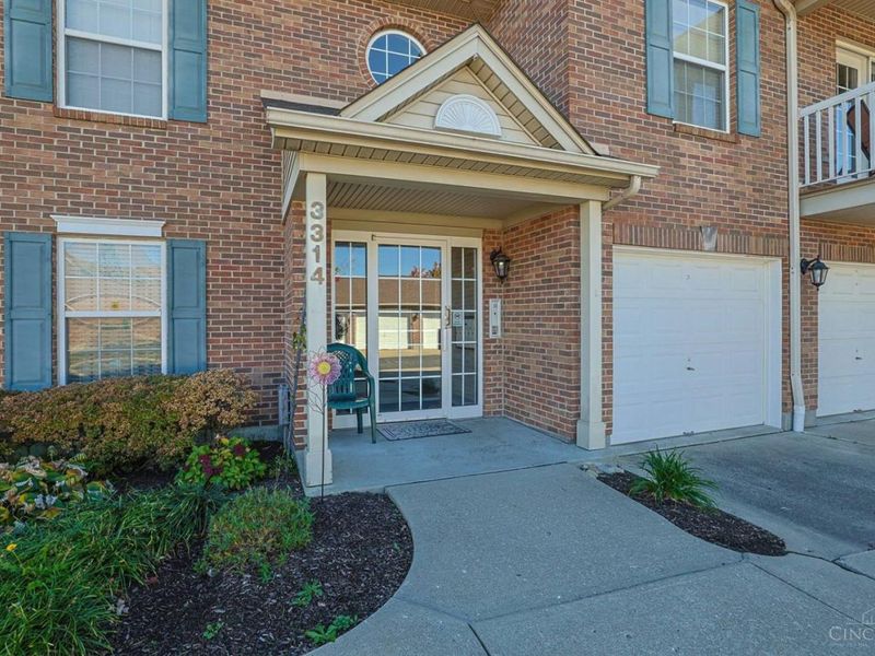 3314 Emerald Lakes Drive, Unit 29, Cincinnati, OH 45211 Photo 3