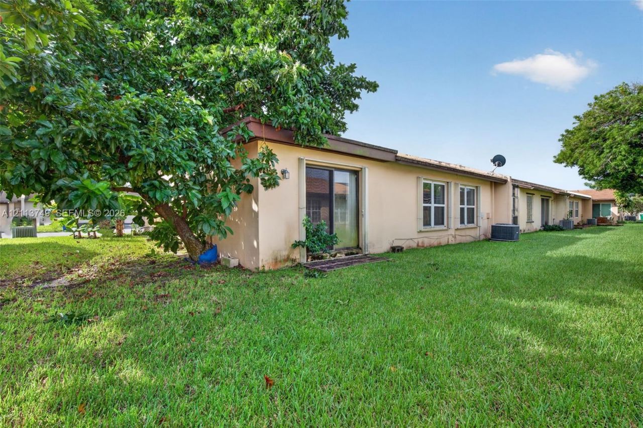 9591 W Fern Ln, Miramar, FL 33025 Photo