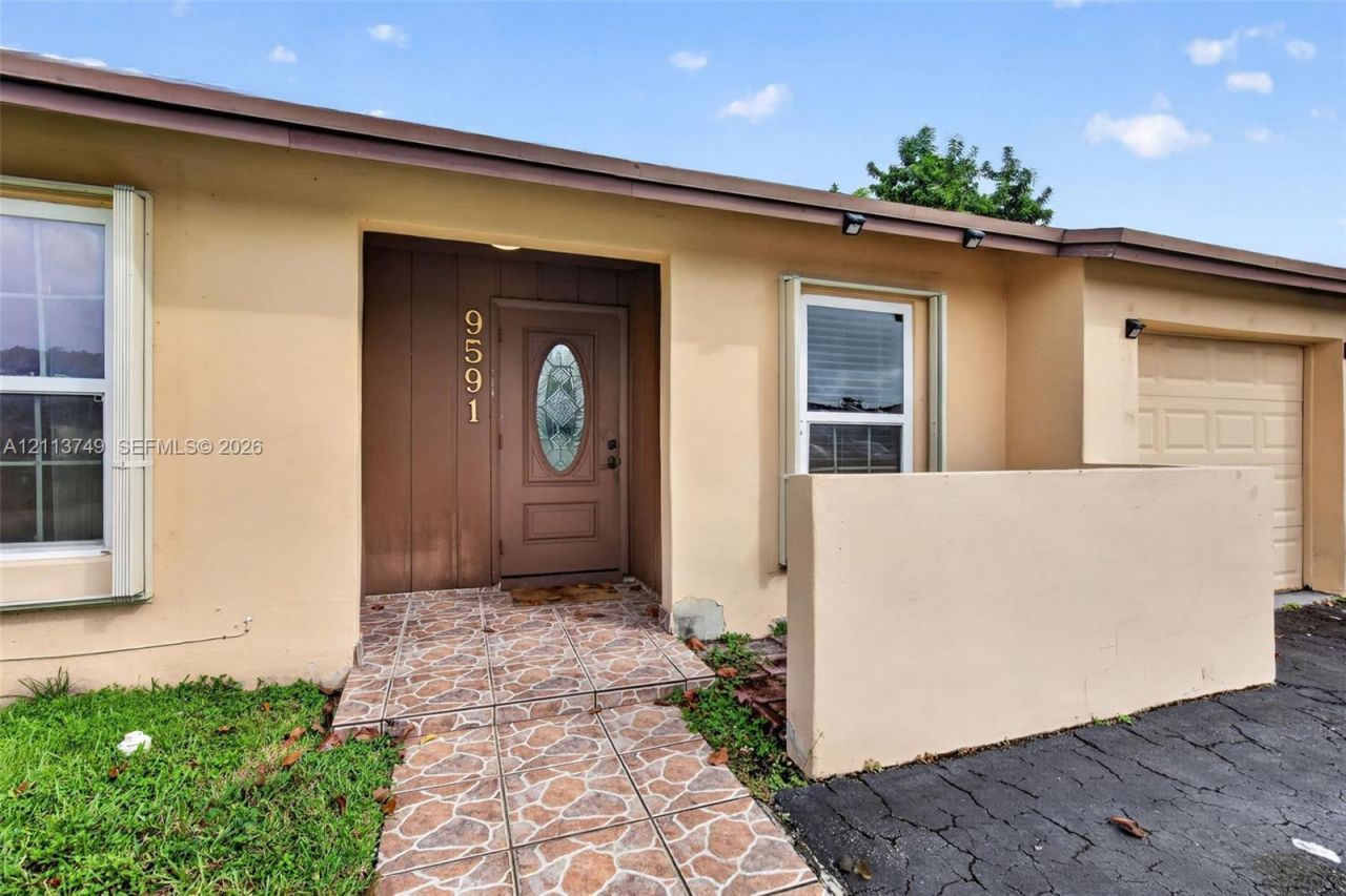 9591 W Fern Ln, Miramar, FL 33025 Photo