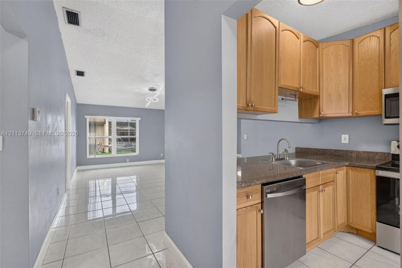 9591 W Fern Ln, Miramar, FL 33025 Photo