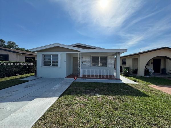 574 E 41st St , Hialeah, FL 33013