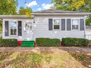 105 W C Street, Delavan, IL 61734