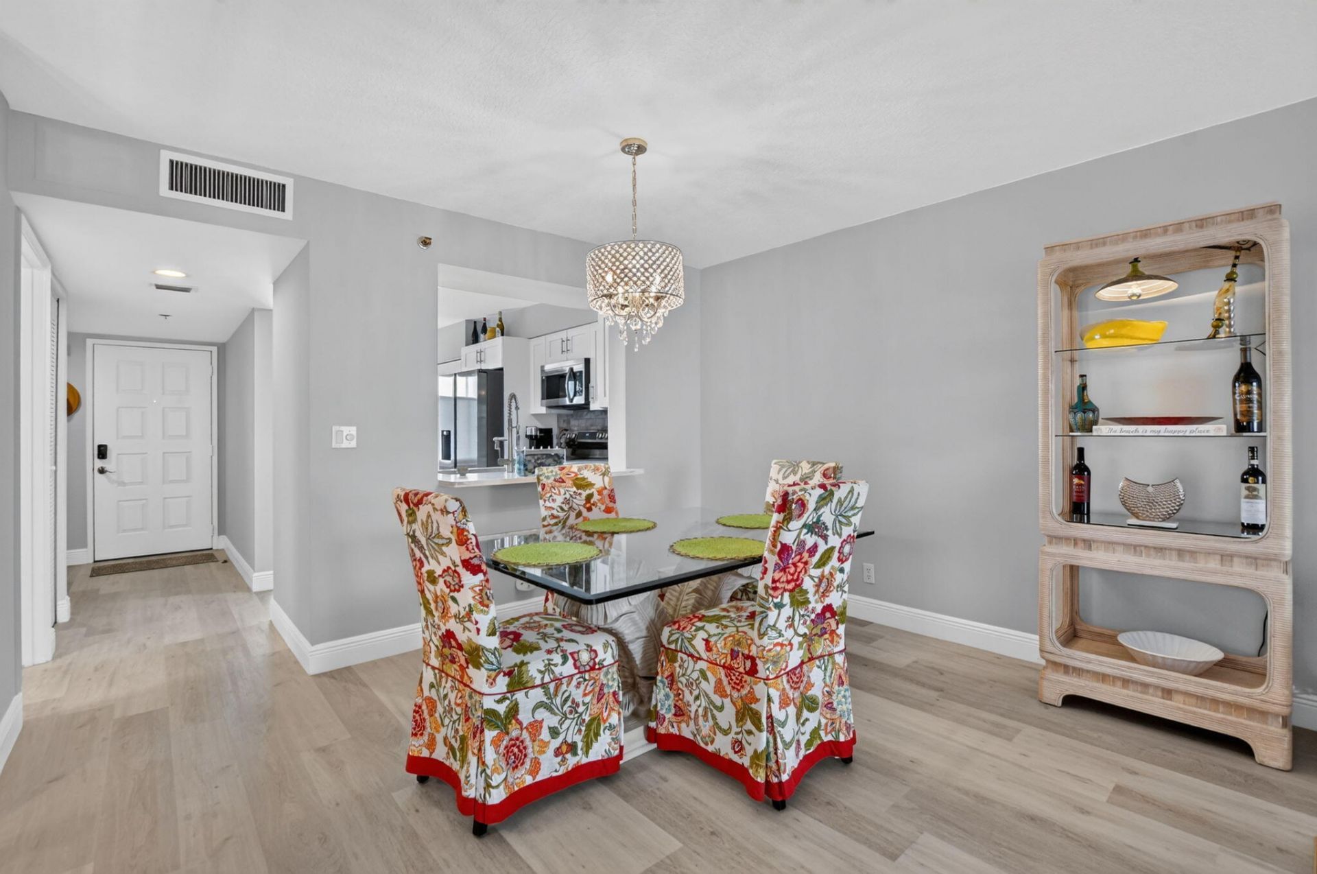7290 Kinghurst Drive, Unit 807, Delray Beach, FL 33446 Photo
