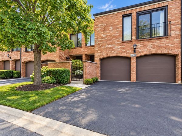 19w224 Old Tavern Road W, Oak Brook, IL 60523