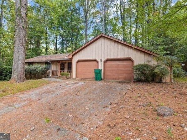 995 Willow Run Run, Stone Mountain, GA 30088