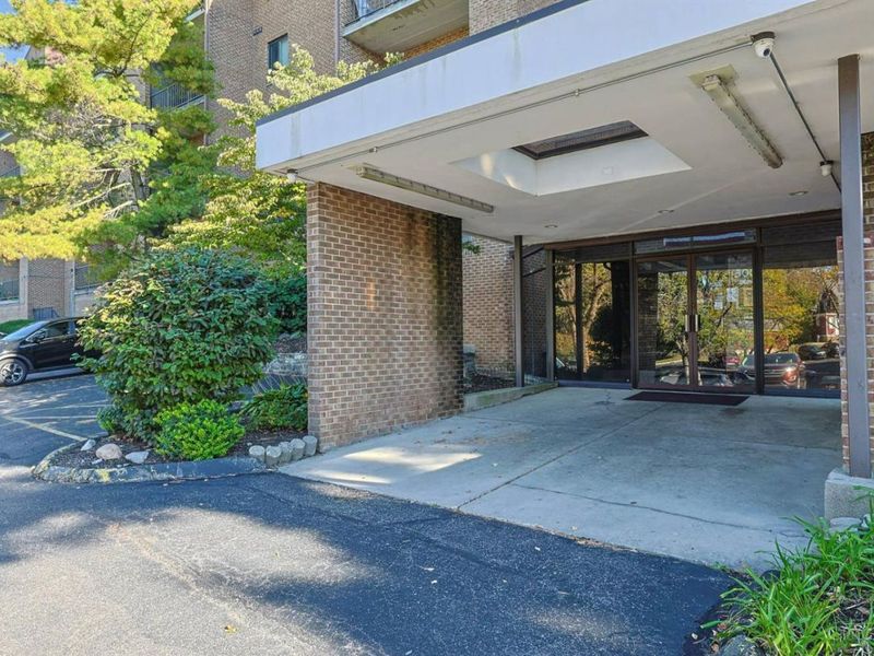 3004 Glenmore Avenue, Unit 203, Cincinnati, OH 45238 Photo 2