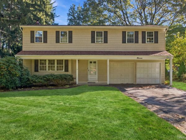 11 School Lane , Huntington Station, NY 11746