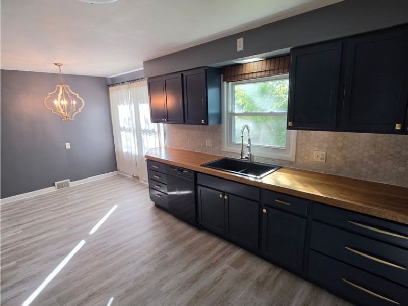844 N Bentley, Niles, OH 44446 Photo 2